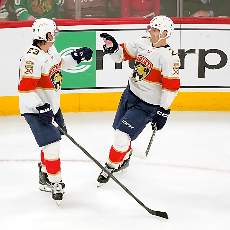 Lars Eller scores late goal as Panthers top Blackhawks 3-2