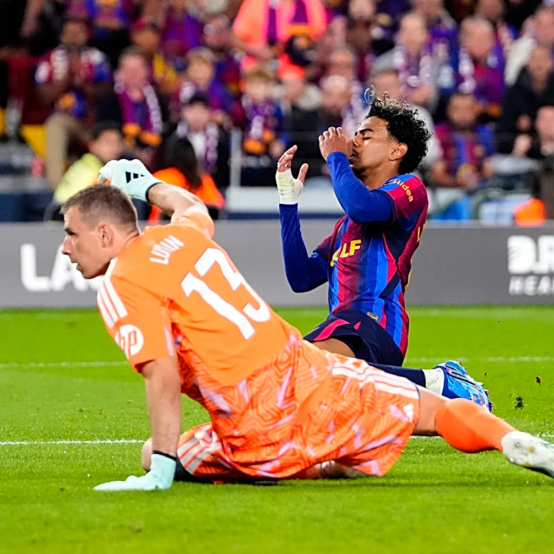Yamal misses easy chance for Barcelona and is upstaged by Mbappé as Madrid wins clasico