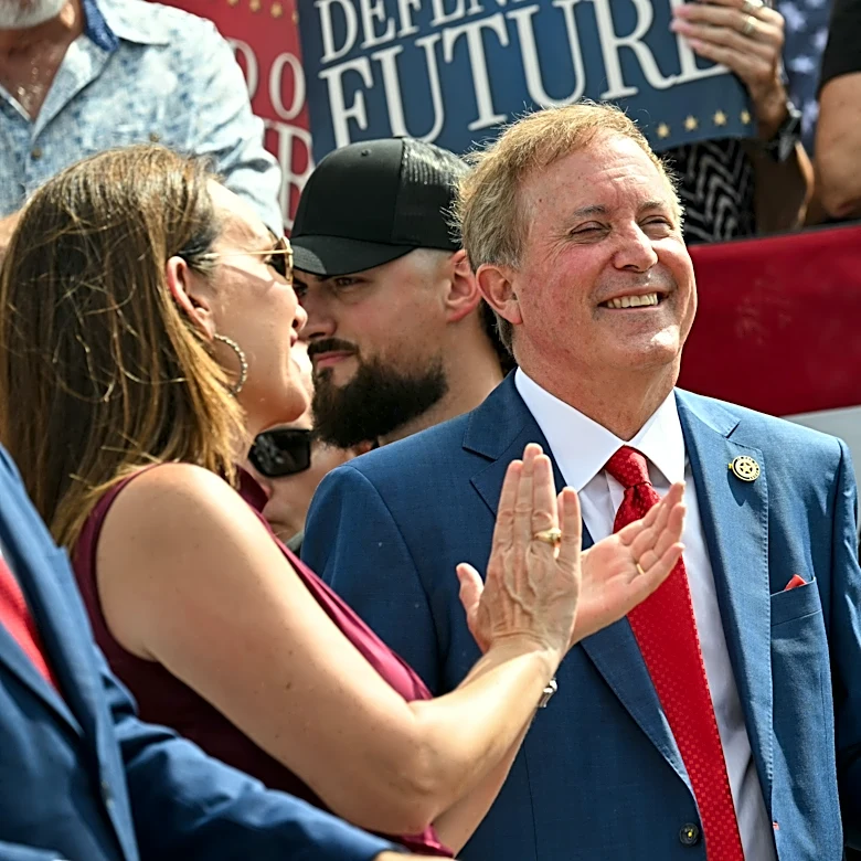 Trump returns to Texas for a high-stakes push to keep the state in Republican hands