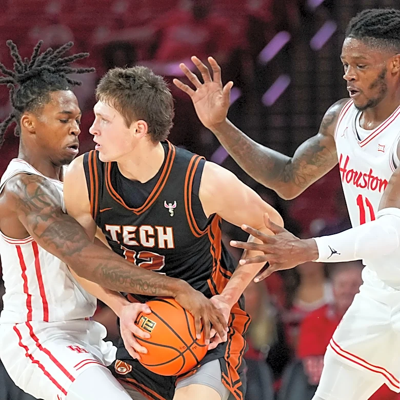 No. 10 Houston looks to rebounds this season after falling short in tournament last year