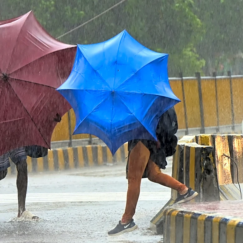 Cyclone batters India’s eastern coast, killing 3 and damaging homes and farmland