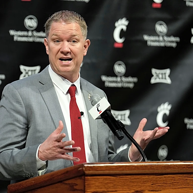 Cincinnati turns to alum Jerrod Calhoun with a rebuilt roster in the rugged Big 12