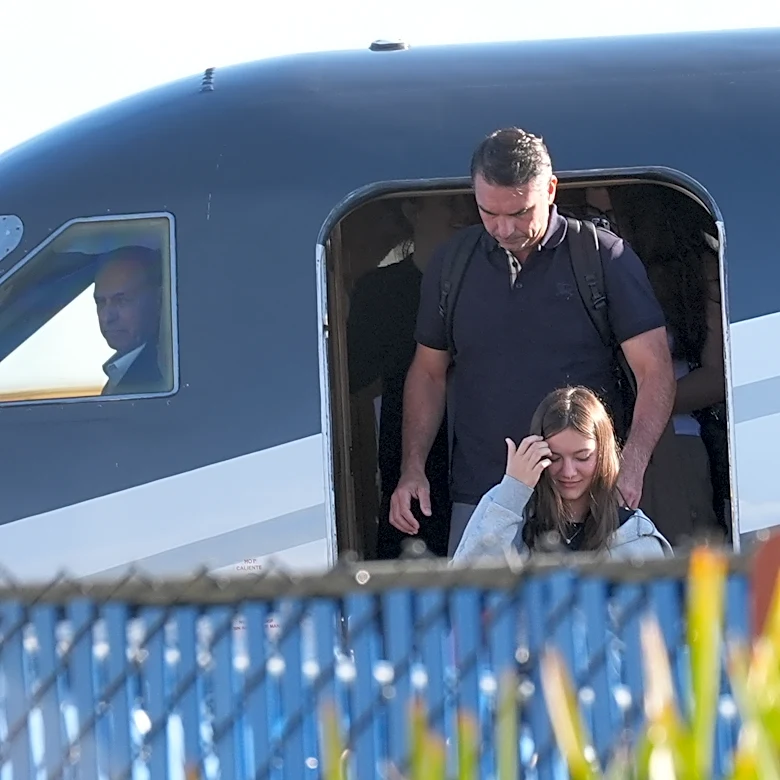 What to know about the impacts of Flávio Bolsonaro’s move from Brazil to the US