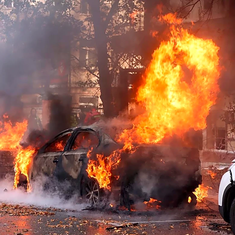 Aid mission set to enter Oleshky as a localized Russia-Ukraine truce holds for a 3rd day
