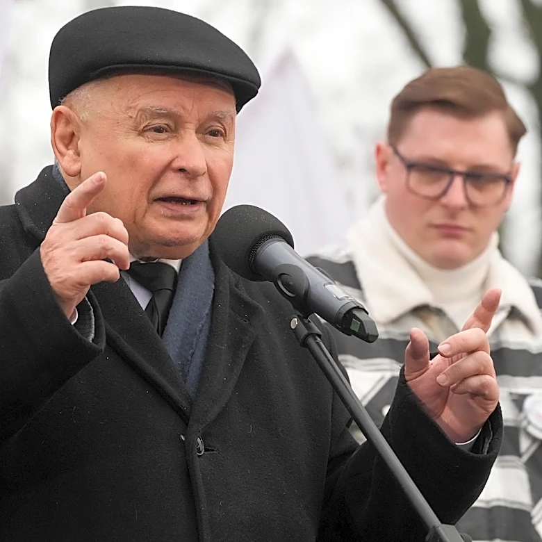 Polish opposition leader floats EU exit talks to force reforms