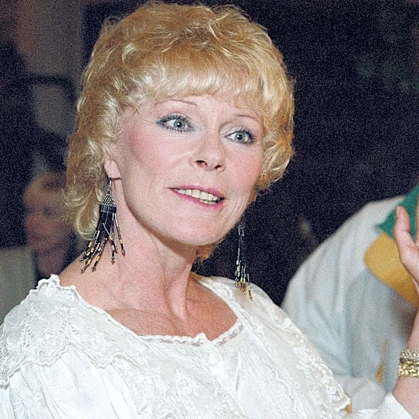Elke Sommer, German-born star of ‘A Shot in the Dark’ and ‘The Prize,’ dies at 85