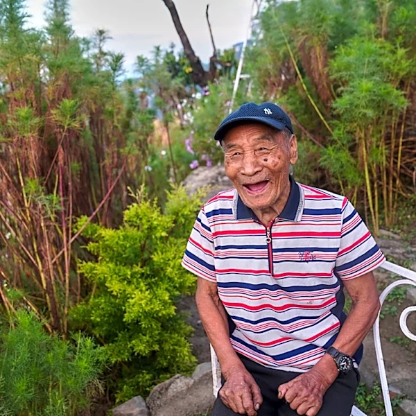 Photos of a memorial garden a man keeps for his beloved wife in an Indian village