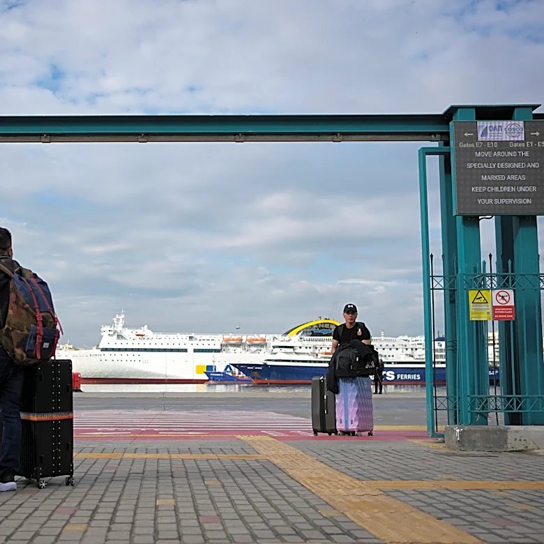 Dockworkers stage international strikes to denounce arms shipments and demand better conditions