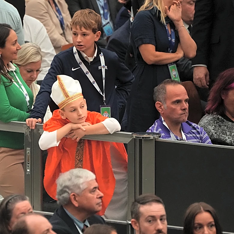 Pope Leo tells Villanova and Notre Dame basketball teams he is neutral. Prevost has other ideas