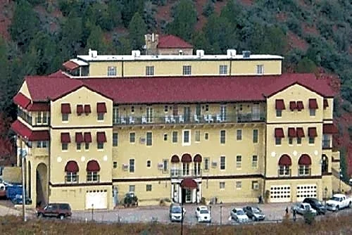 Historic Arizona hotel restaurant abruptly closed after 25 years