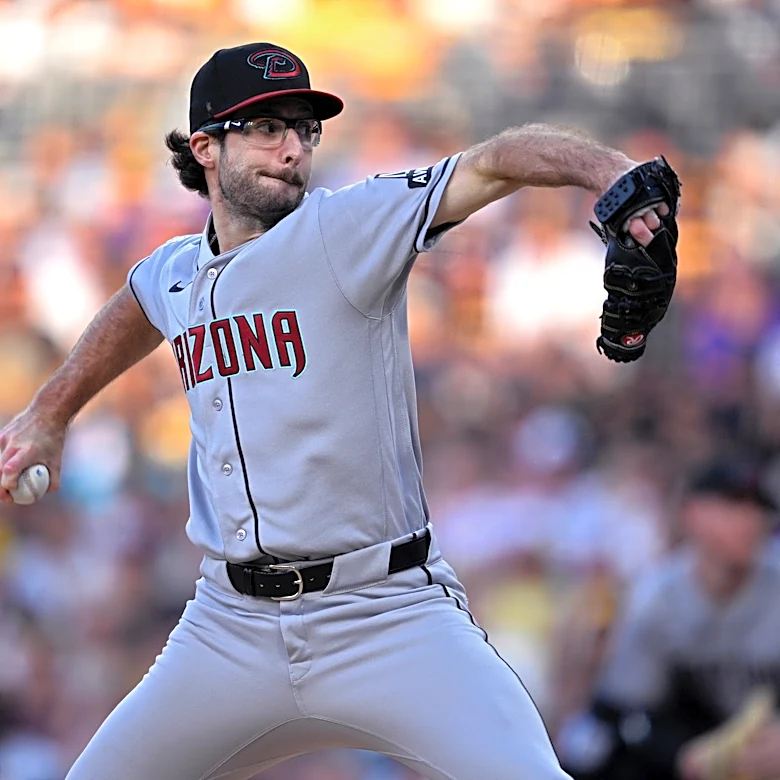 Diamondbacks vs Dodgers updates. Close game, Kelly leaves with cramp