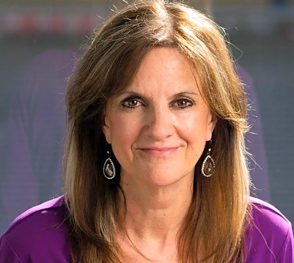 Former Republic columnist honored as trailblazer in sports media