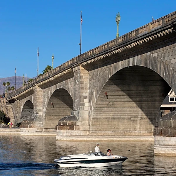 Lake Havasu boy jumped from London Bridge. He didn't survive, cops say