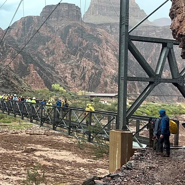 2 dead as search for missing hiker continues at Grand Canyon
