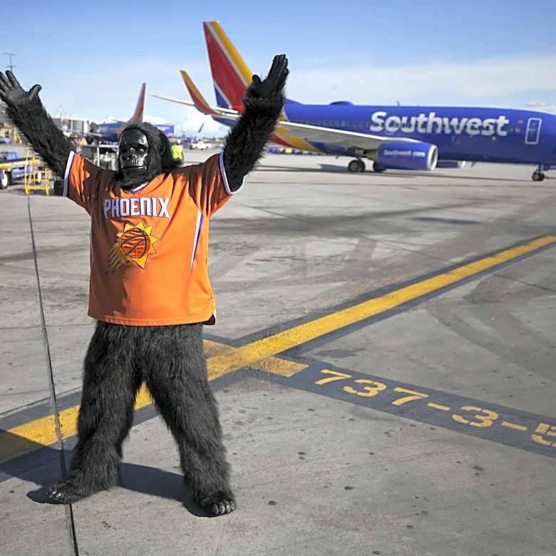 A conversation with Bob Woolf, for 33 years the Suns' Gorilla | Exclusive