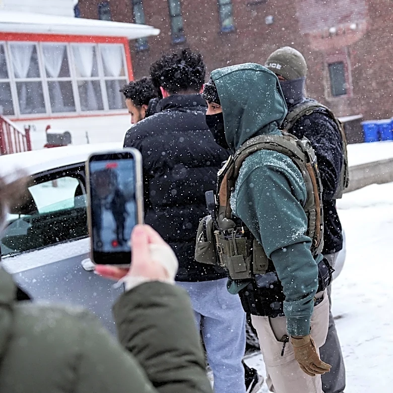 Is it illegal to record the police in Arizona? What the law says