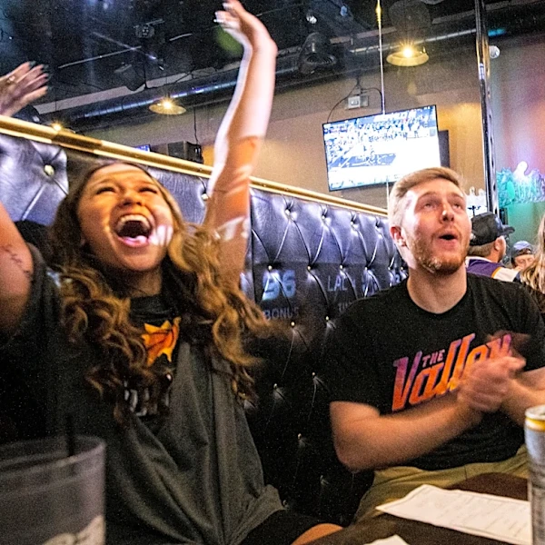 What's the best sports bar in Phoenix? Vote on best wings, beer, fans