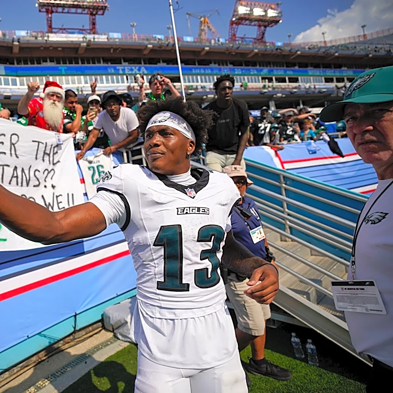 Eagles vs Bears odds, point spread, moneyline, total for game Monday
