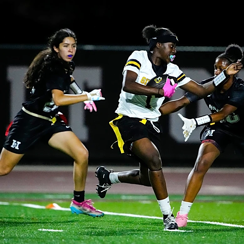 Gilbert flag football delivers statement win over Corona del Sol