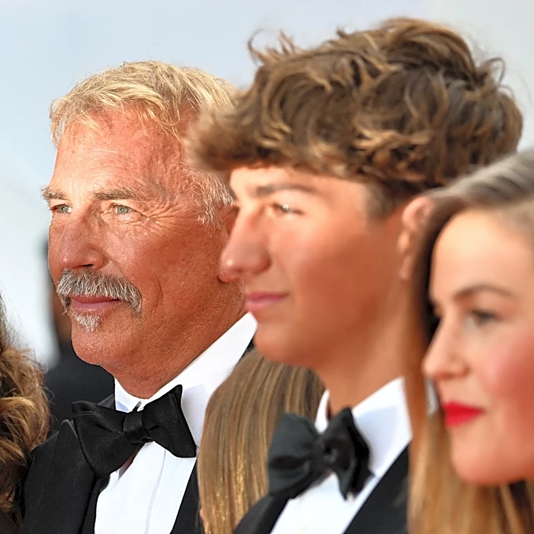Oscar winner Kevin Costner spotted out with this Arizona influencer