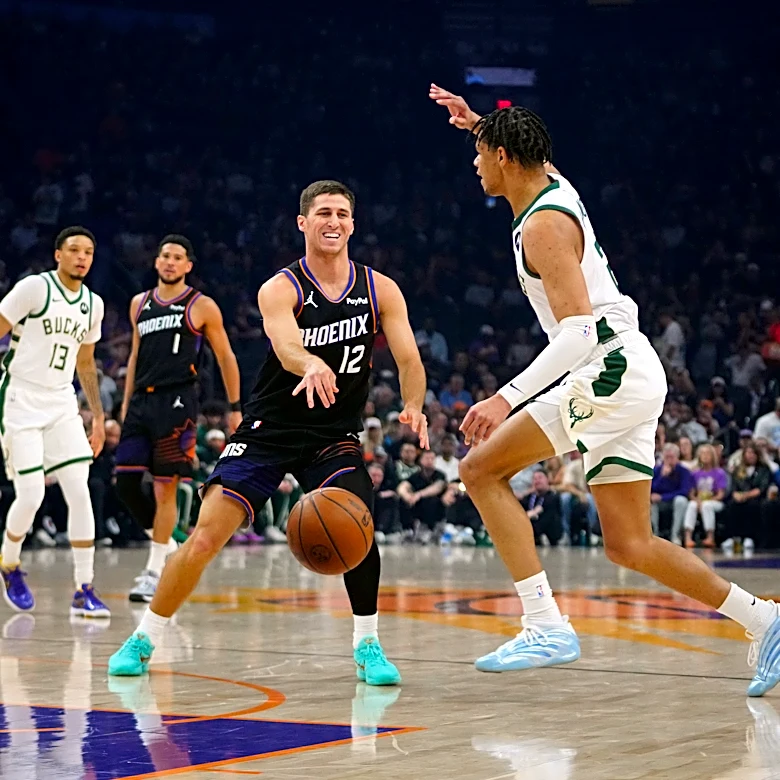 Suns coach provides a timeline in determining starting center