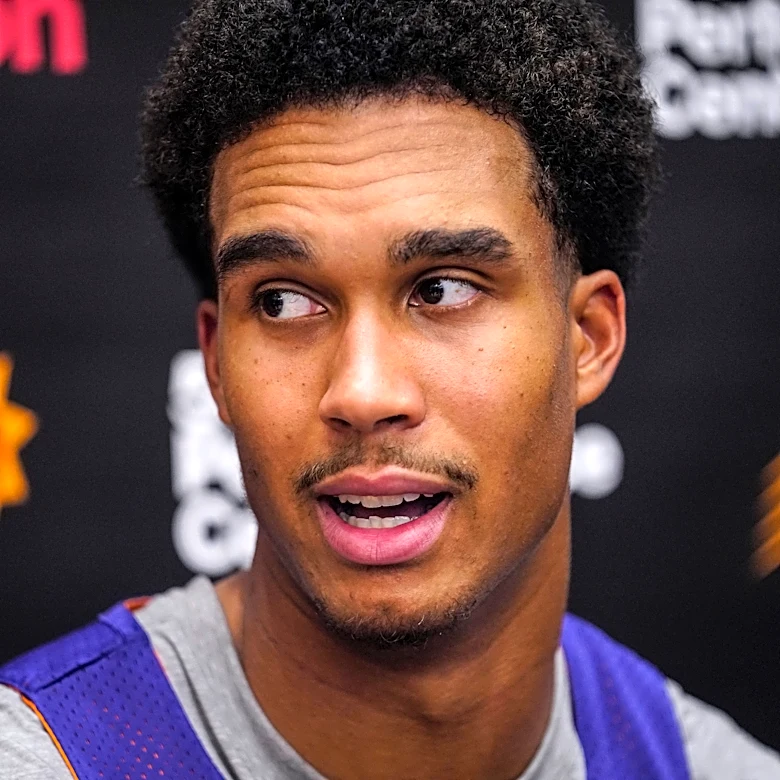 Suns-Spurs preseason. Phoenix big battle open despite Ighodaro starts