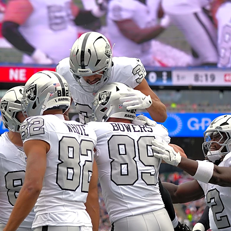 Bills vs Raiders picks, predictions, odds for NFL Week 6 game Sunday