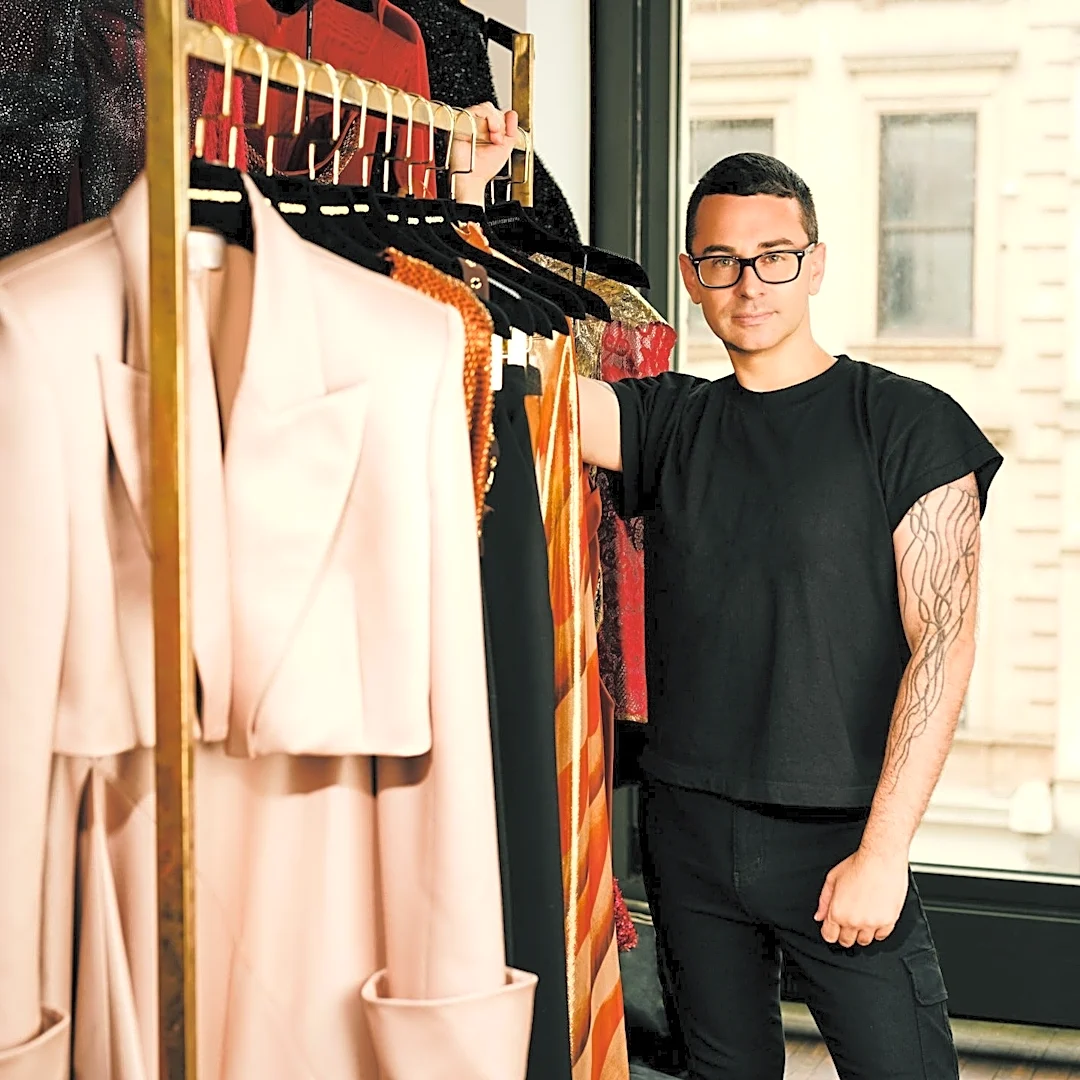 Famed fashion designer returns to Phoenix Art Museum for special event