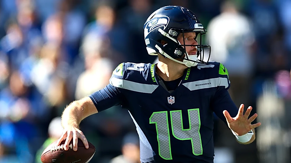 Chiefs vs Seahawks picks, predictions, odds for NFL Week 7 game Sunday