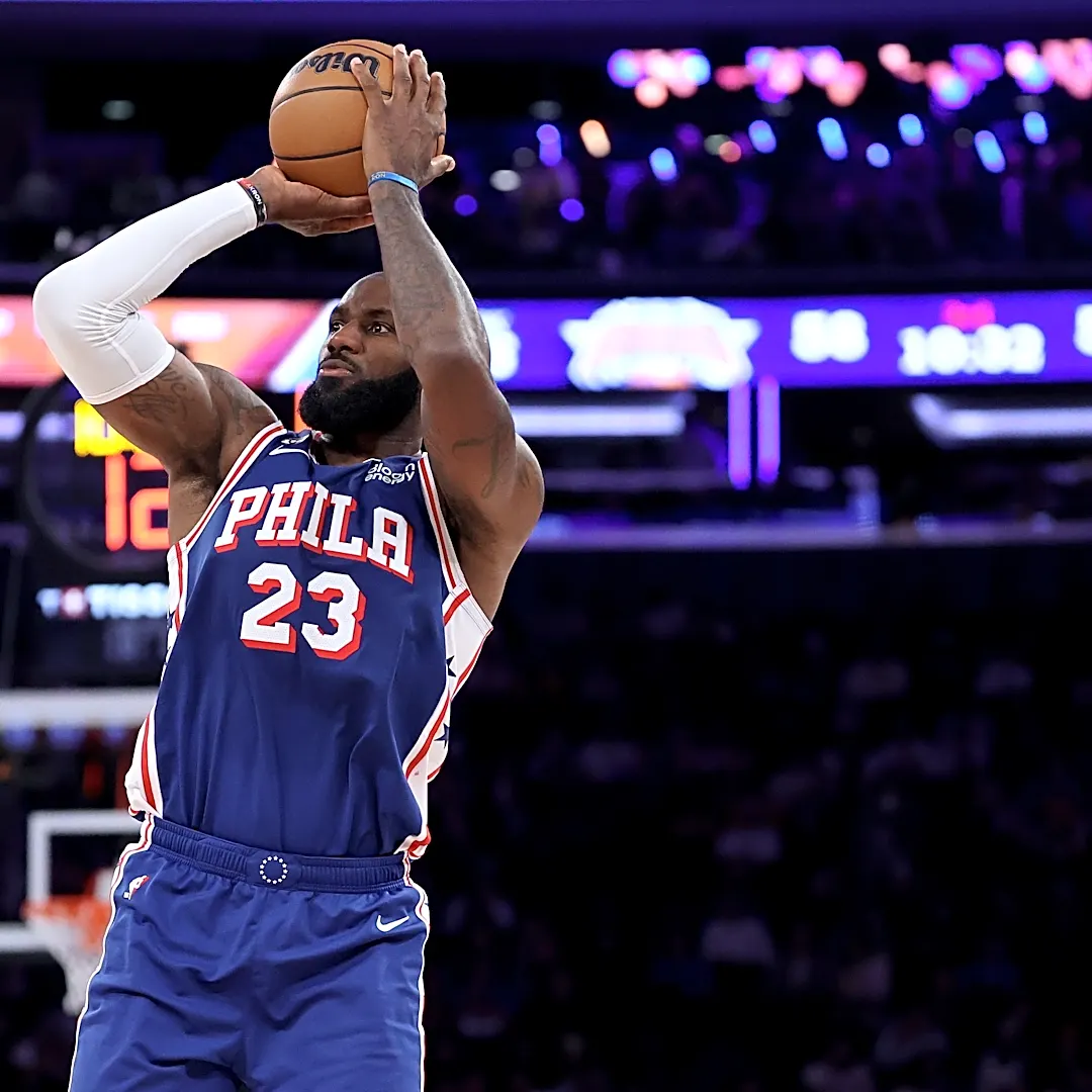 President Trump rips LeBron about national anthem, 'total disgrace'