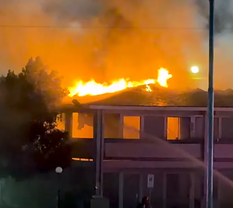 Large fire breaks out at Phoenix Travelodge by Wyndham near I-17