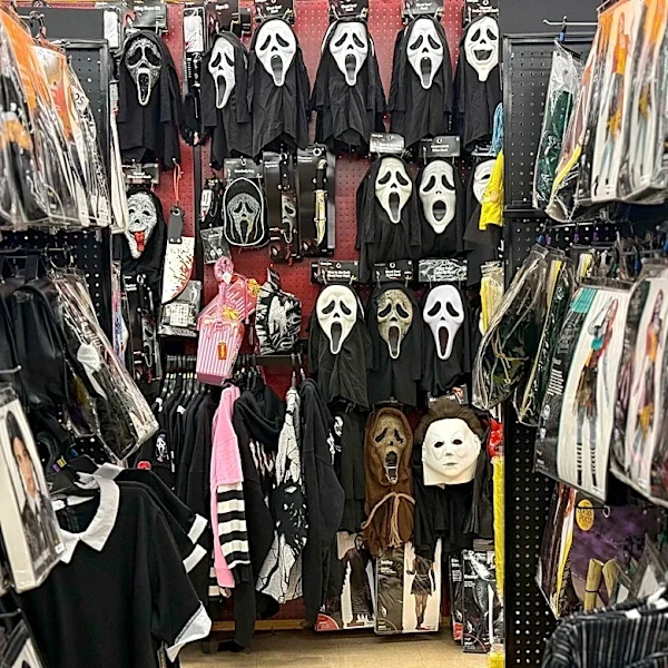 What time does Spirit Halloween close? See Arizona store hours