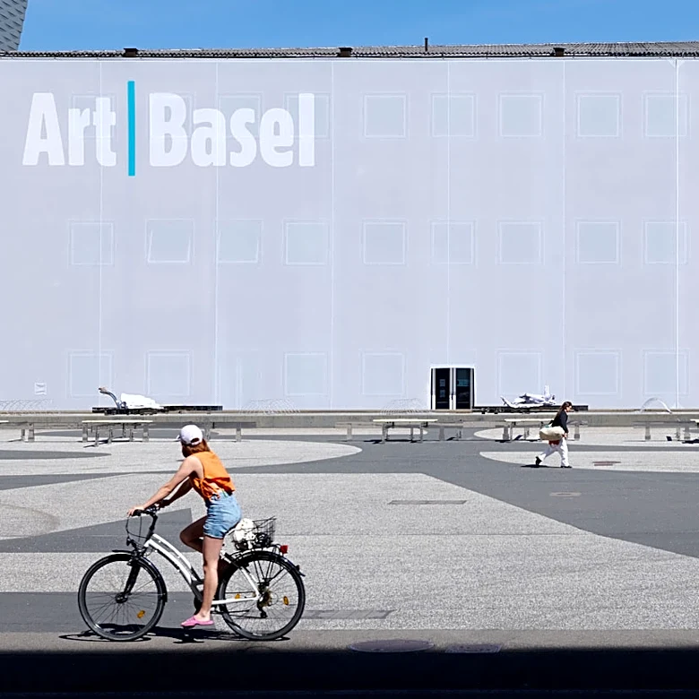 First Day of Art Basel Stronger Than Last Year, Anti-Putin Artist Killed, and More: Morning Links for June 17, 2026