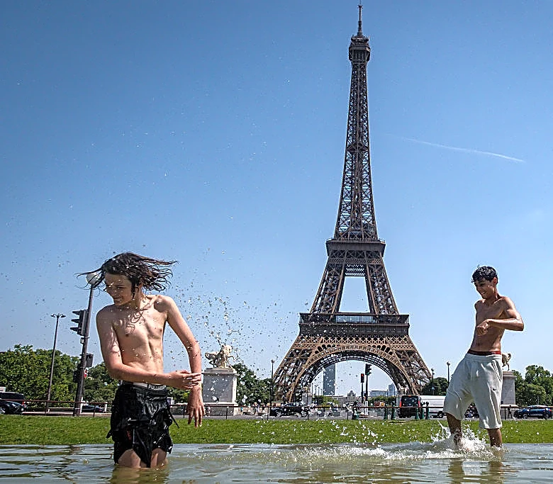 Paris Museums and Tourist Sites Continue to Limit Hours Amid Record-Breaking Heatwave
