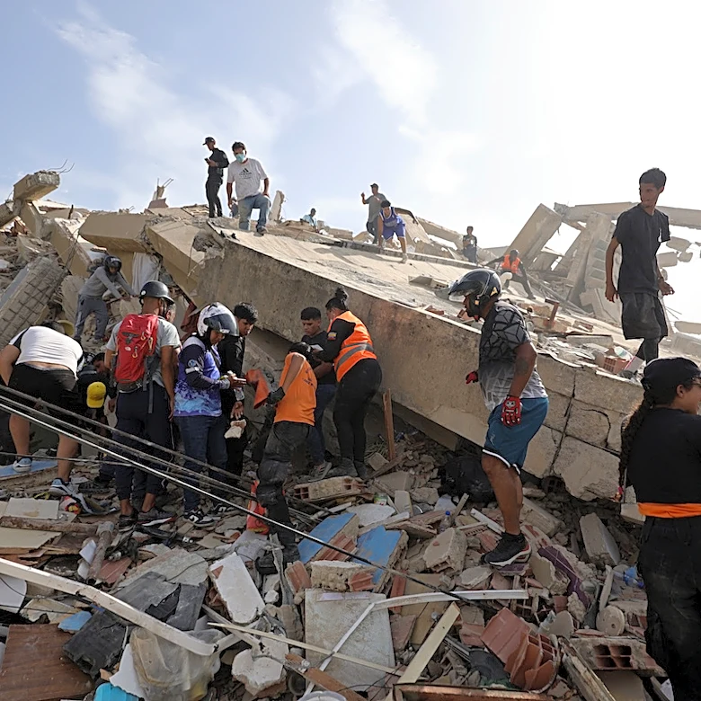 Family of Venezuelan Artist Trapped in Earthquake Rubble Pleads for Help, Workers Dismantle JR Work Impacted by Heat Wave, and More: Morning Links ...