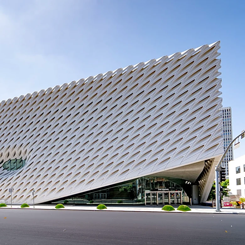 More Pressure on the Smithsonian, Yoko Ono’s “Cut Piece” Revisited at the Broad, and More: Morning Links for July 15, 2026