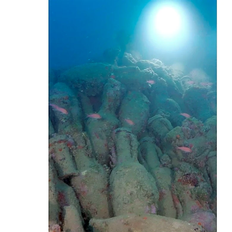 Divers Discover Hundreds of Ancient Ceramic Vessels Amid Shipwreck Off the Coast of Sicily