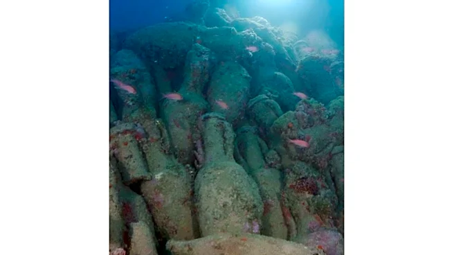 Divers Discover Hundreds of Ancient Ceramic Vessels Amid Shipwreck Off the Coast of Sicily