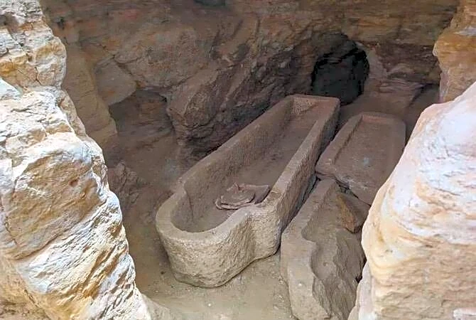 Egyptian Archaeologists Uncover Three Ancient Tombs at Bahariya Oasis