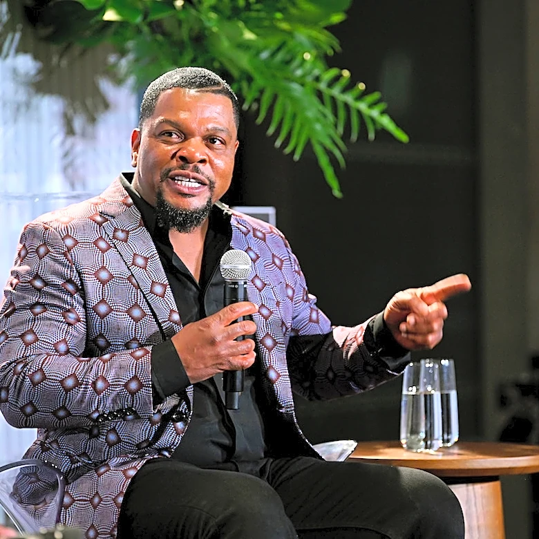 Kehinde Wiley Responds to the Trump Administration’s Removal of His Painting With an ‘Aesthetically Terrifying’ T-shirt