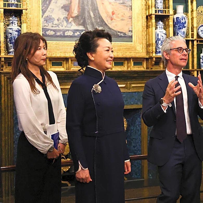 Melania Trump, Peng Liyuan Tour Smithsonian’s National Museum of Asian Art