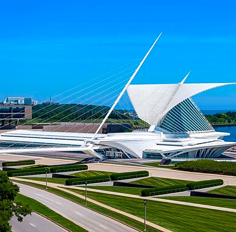 Milwaukee Art Museum Receives $10 M. Gift to Preserve Santiago Calatrava–Designed Building