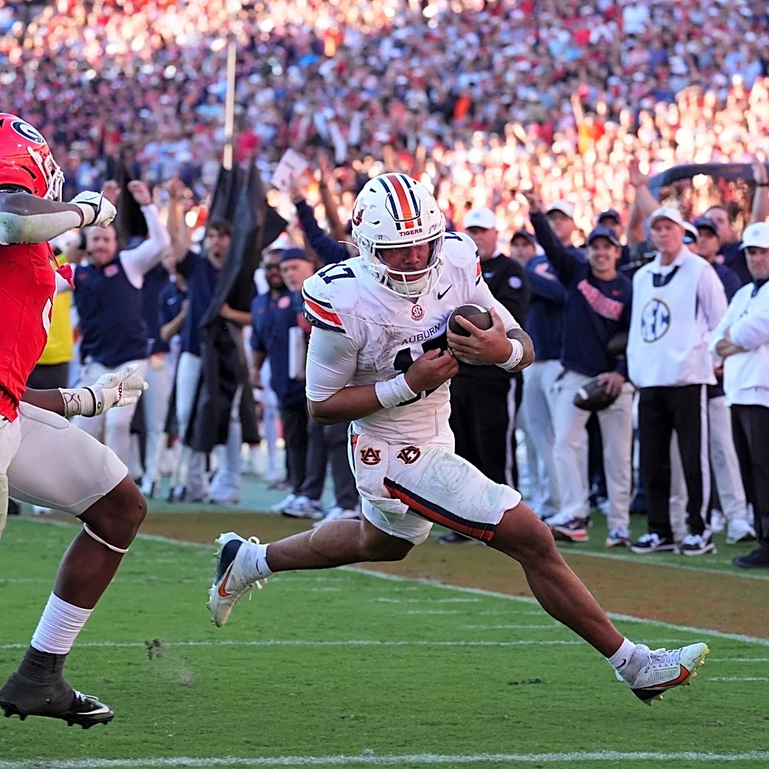 Auburn QB Byrum Brown named to 'Davey O'Brien's Great 8' after big week
