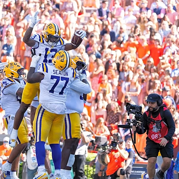 LSU moves up three spots in AP Top 25 after beating Auburn