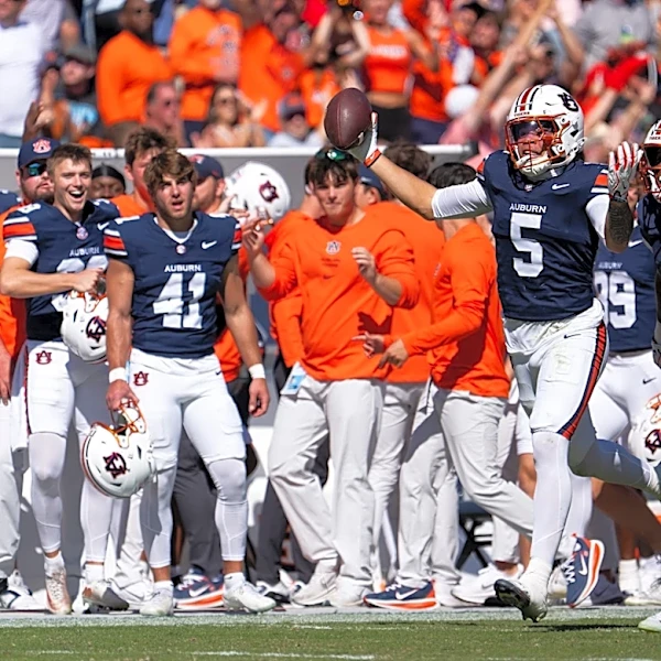 ESPN predicts Auburn's remaining schedule after loss to LSU