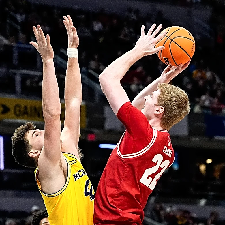 How did former Wisconsin center Steven Crowl do in NBA Summer League?