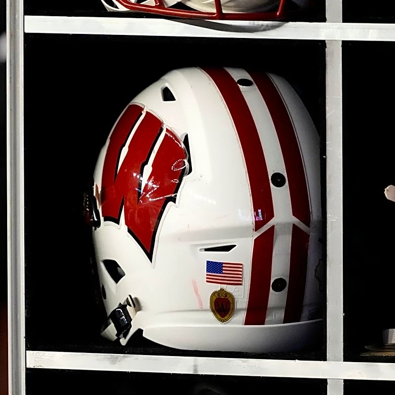 Wisconsin remains outside top 10 in preseason Big Ten football poll