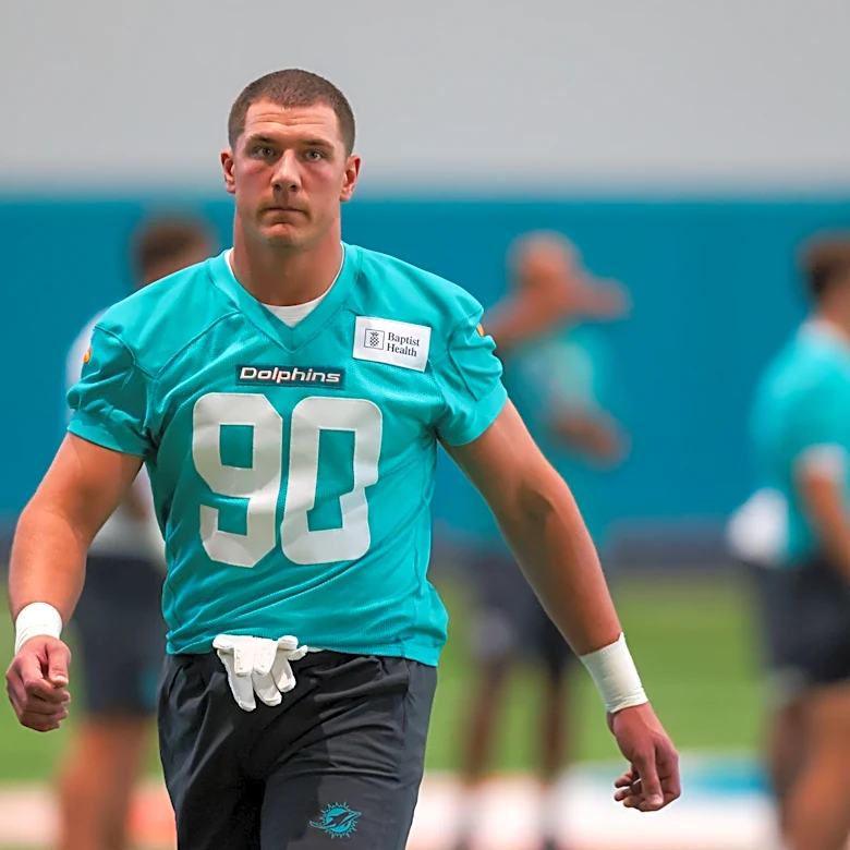 Former Wisconsin star Mason Reiger shines in Miami Dolphins debut