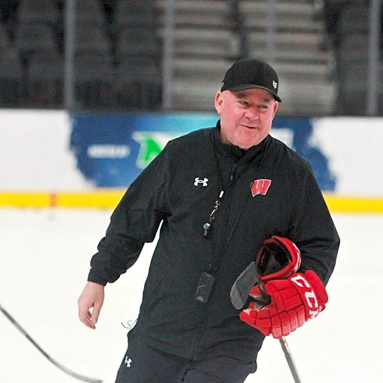 Wisconsin hockey lands commitment from forward Ethan Sung