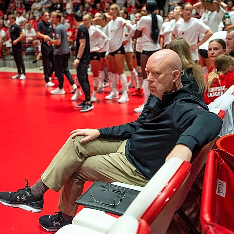 Wisconsin Badgers fall in AVCA Poll despite 2-0 week with ranked win